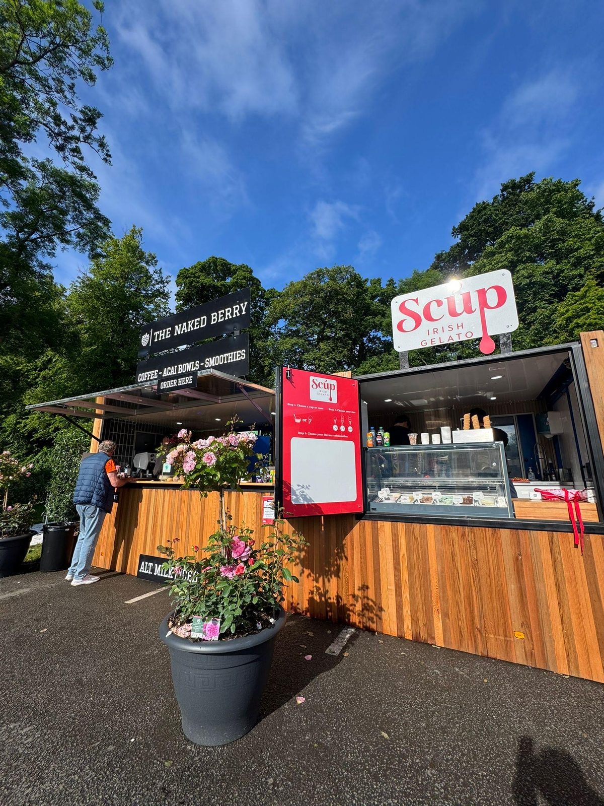 The Naked Berry x Scúp trailer on grass